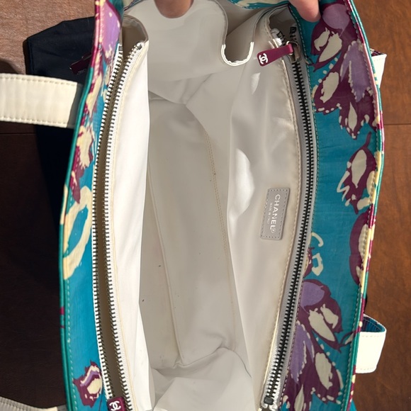 CHANEL TOTE AND COSMETIC BAG - Picture 4 of 11